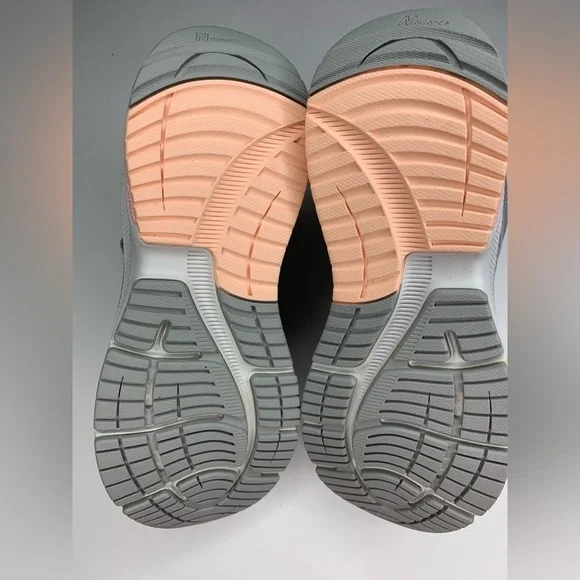 New Balance 847 v4 size 6.5 Womens - Picture 5 of 5